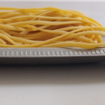 Linguine di farina di fave, pasta di legumi artigianale, pastificio a Brescia
