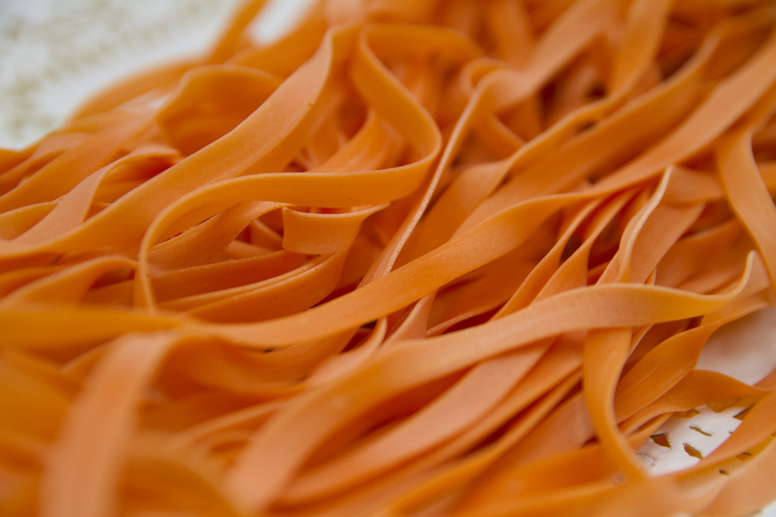 pasta di lenticchie rosse, tagliatelle, pasta di legumi artigianale del pastificio a Brescia